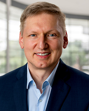 Headshot for Veeco's Peter Porshnev, Ph.D., Senior Vice President, Unified Engineering